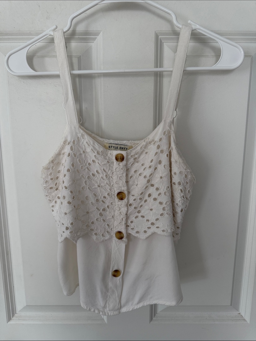 Style Envy Eyelet Button-Front Tank Size Medium White